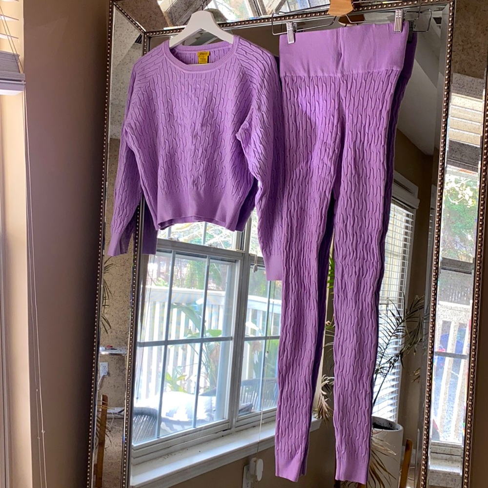 New With Tag Pretty Little thing inspired ribbed legging set.